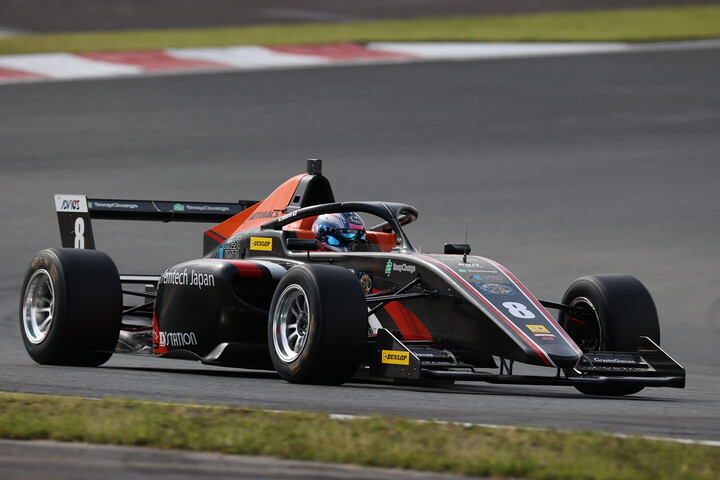 第7戦予選2位、第9戦ポールポジションの三浦愛（ARTA F111/3）