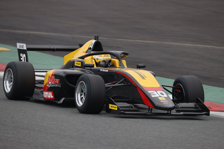 予選8位でマスタークラス予選3位のDRAGON（B-­MAX ENGINEERING FRJ）