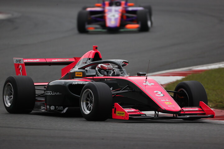 決勝2位は小川颯太（Sutekina Racing）