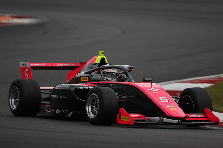 決勝3位は塩津佑介（Sutekina Racing）