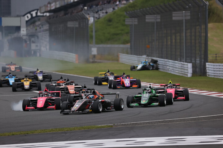 15周の決勝がスタートした