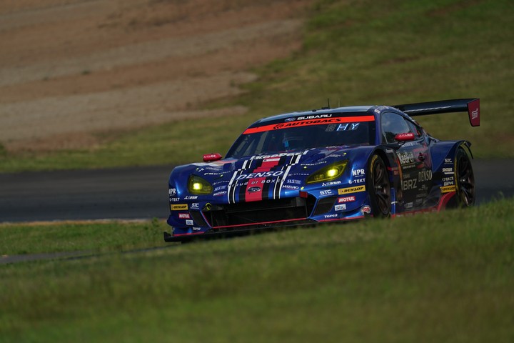 GT300クラス優勝は井口卓人／山内英輝組（SUBARU BRZ R&D SPORT）
