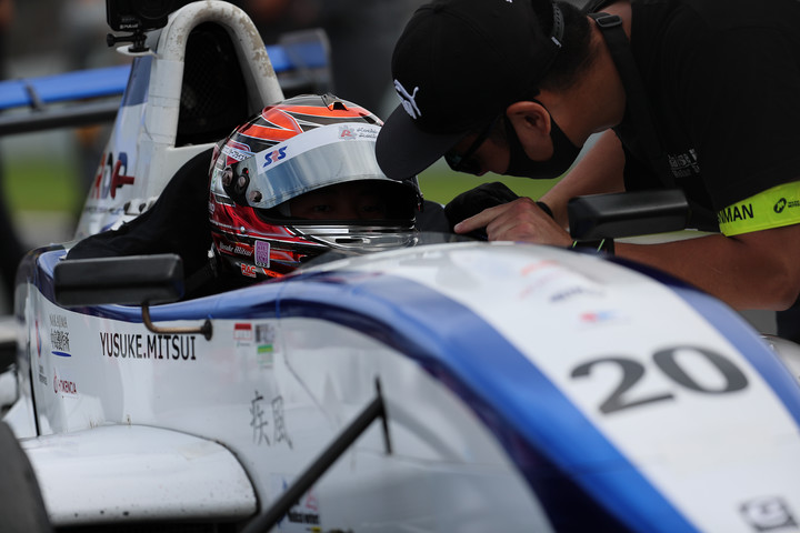 リタイアした三井優介（ecobest☆ハンマーR疾風）