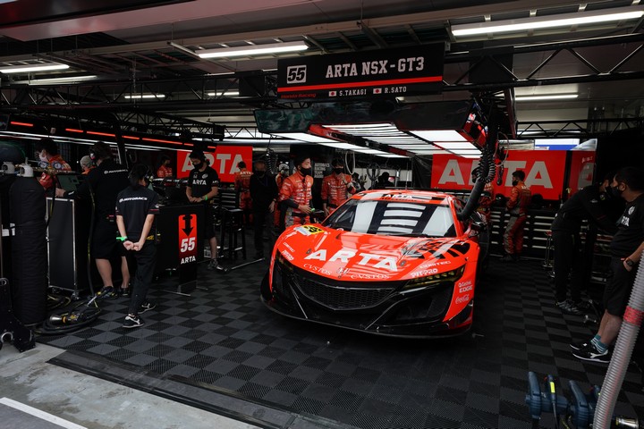 公式練習: ARTA NSX-GT（ARTA）