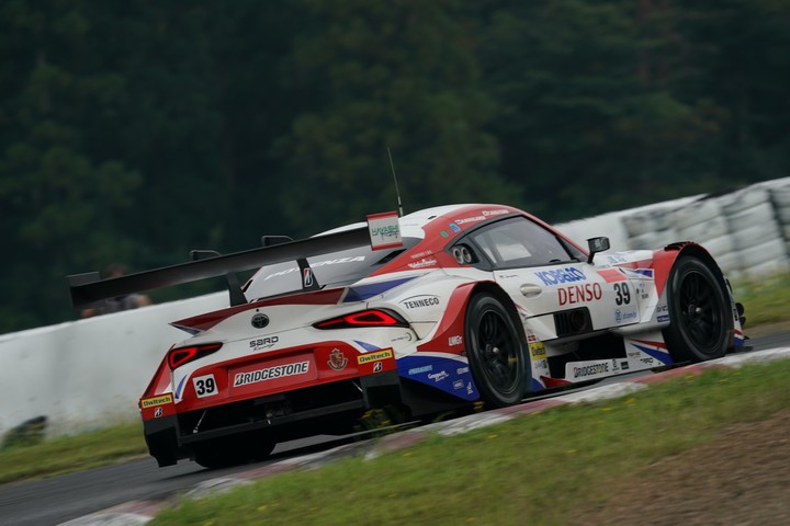 公式練習: ヘイッキ・コバライネン／中山雄一組（DENSO KOBELCO SARD GR Supra）