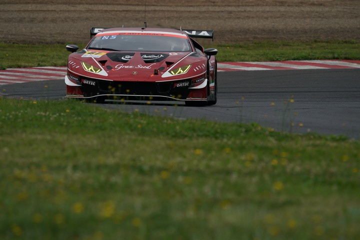 公式練習: 坂口夏月（グランシードランボルギーニGT3）