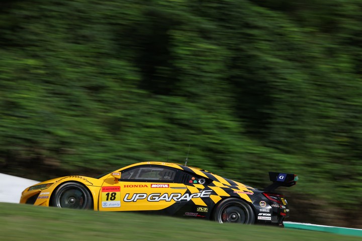 公式練習: 小林崇志／名取鉄平組（UPGARAGE NSX GT3）