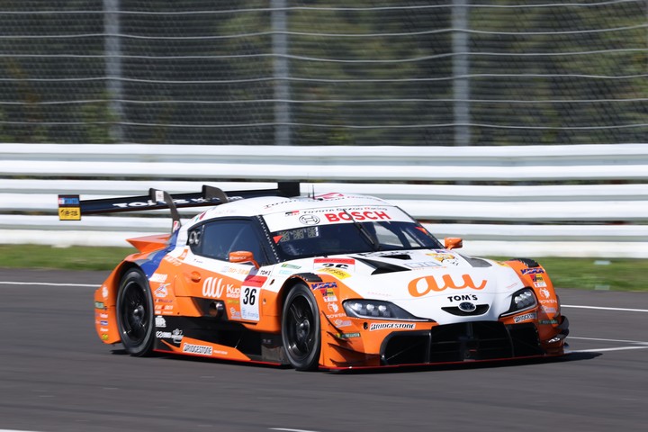 ウォームアップ: 関口雄飛／坪井翔組（au TOM'S GR Supra）