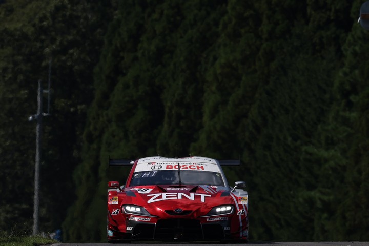 ウォームアップ: 立川祐路／石浦宏明組（ZENT CERUMO GR Supra）