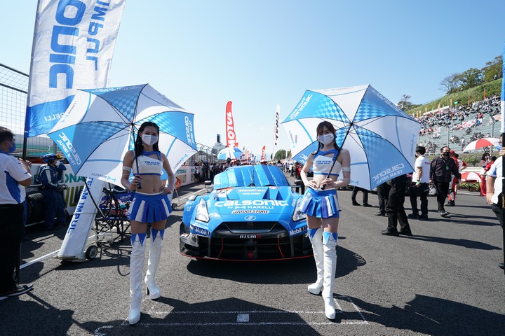 スタート進行: カルソニックIMPUL GT-R（TEAM IMPUL）