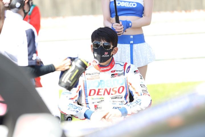 スタート進行: 中山雄一（TGR TEAM SARD）