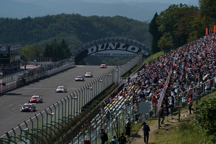 決勝レース: GT500クラス先頭集団