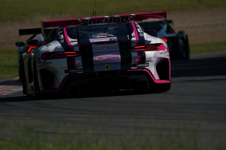 決勝レース: 谷口信輝／片岡龍也組（グッドスマイル初音ミクAMG）