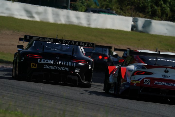 決勝レース: 蒲生尚弥／菅波冬悟組（LEON PYRAMID AMG）