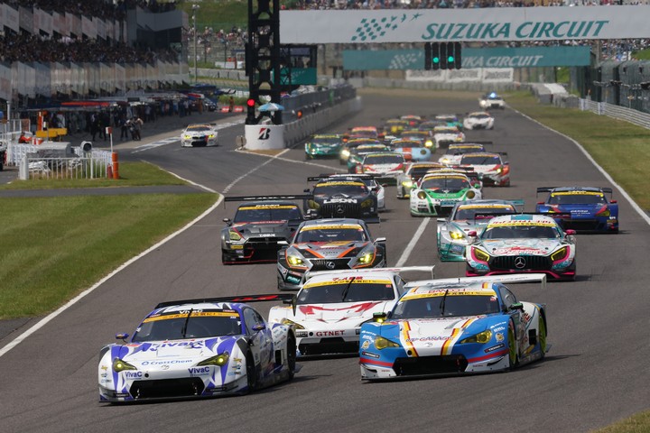 鈴鹿1000kmのスタートシーン