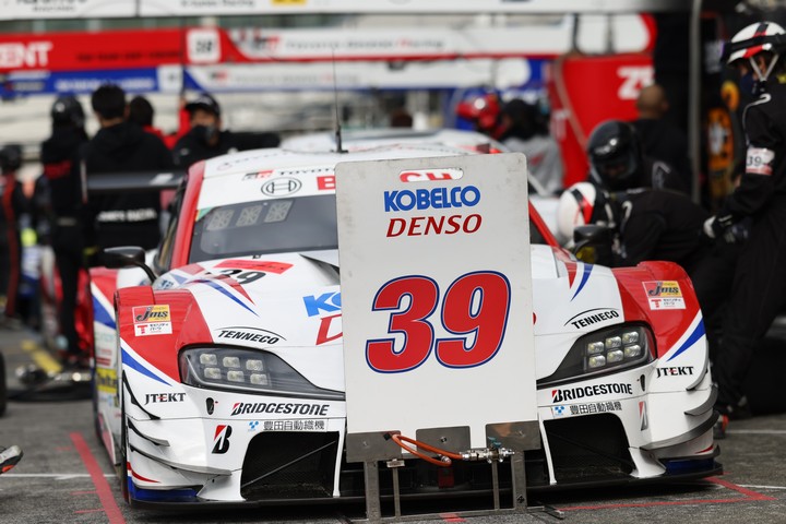 ピットビューイング: DENSO KOBELCO SARD GR Supra（ヘイッキ・コバライネン／中山雄一）