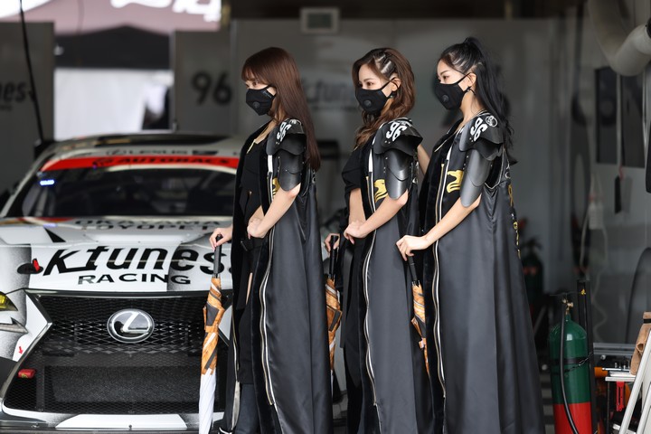 ドライバーアピアランス: レースクイーン