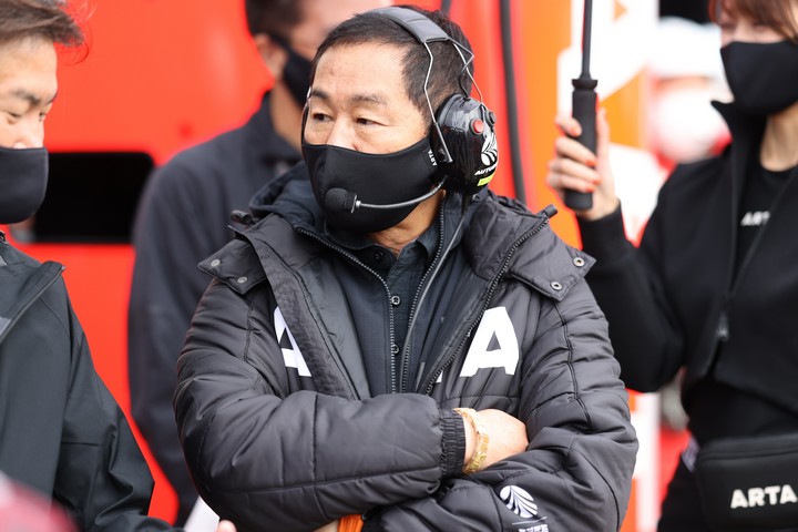 ウォームアップ: 土屋圭市監督（ARTA）