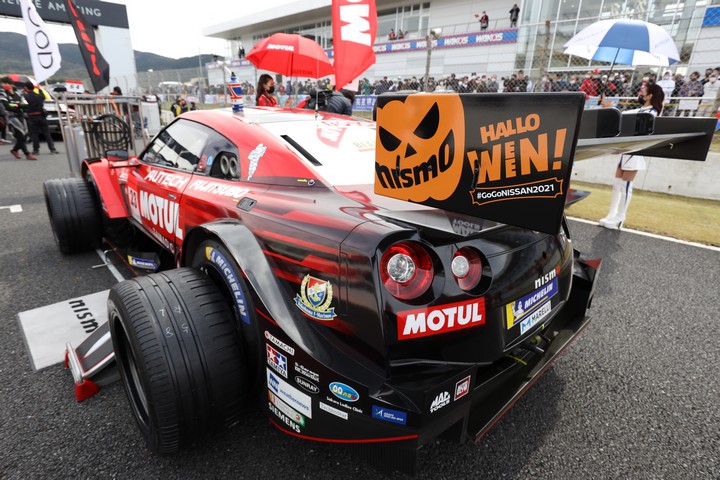 スタート進行: MOTUL AUTECH GT-R