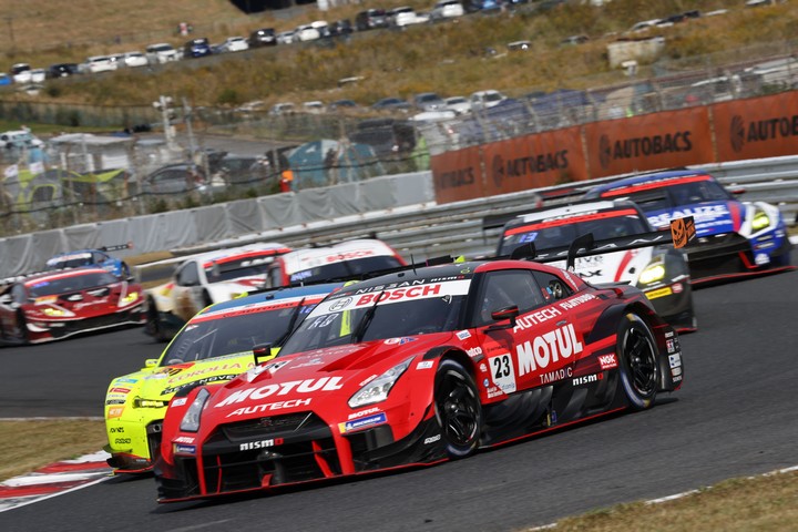 決勝レース: MOTUL AUTECH GT-R（松田次生／ロニー・クインタレッリ）