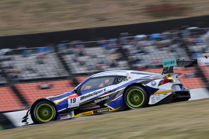 決勝レース: WedsSport ADVAN GR Supra（国本雄資／宮田莉朋）