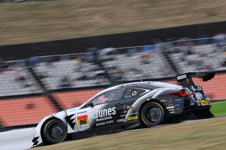 決勝レース: K-tunes RC F GT3（新田守男／阪口晴南）