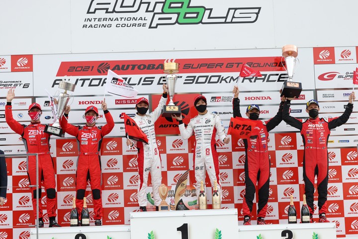 表彰式: GT500クラスのトップ3チーム