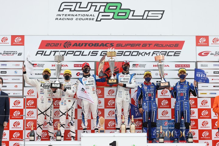 GT300クラスの表彰式