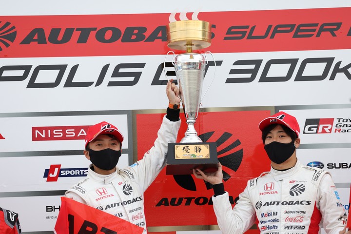 GT500クラスのウイナー野尻智紀／福住仁嶺（ARTA）