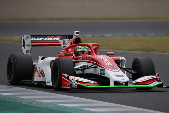 フリー走行1回目: 今季初登場のサッシャ・フェネストラズ（KONDO RACING）は5位