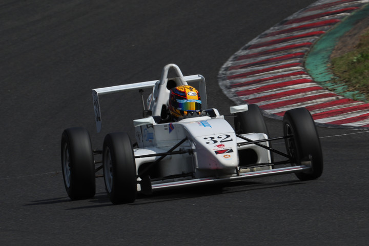 予選4位は度会太一（オートバックス ドラゴコルセ）