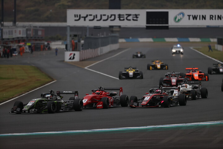 決勝がスタートした