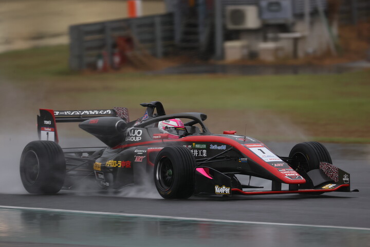 決勝2位は小高一斗（Kuoカローラ中京TOM'S 320）