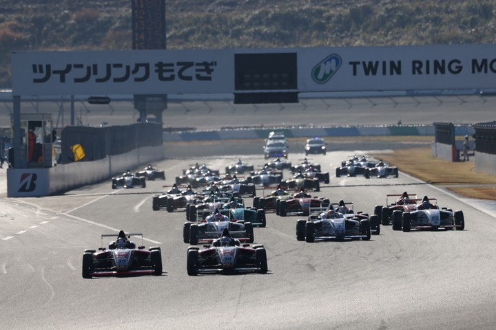 13周の決勝がスタートした