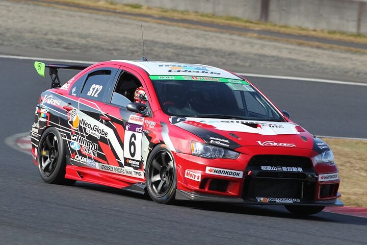 ST-2クラスポールポジションは新菱オート☆NEO GLOBE☆DXL☆EVO10（冨桝朋広／菊地靖／大橋正澄）