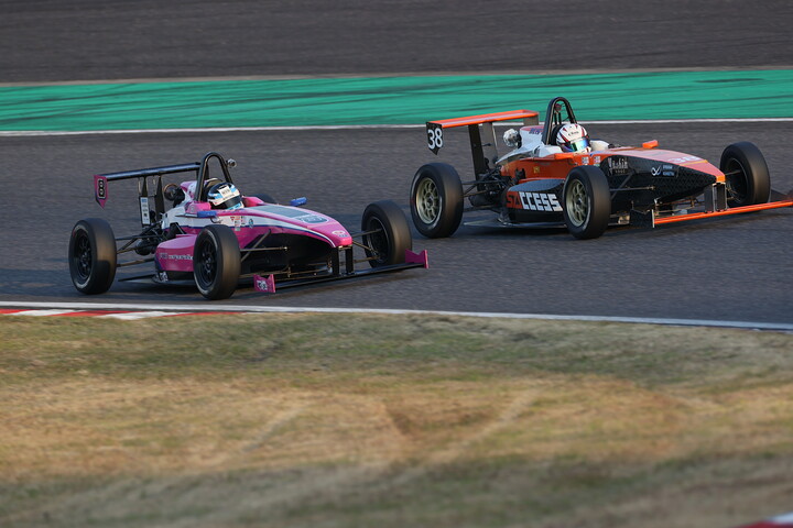 日本一決定戦: 岡本大地をパスする上野大哲