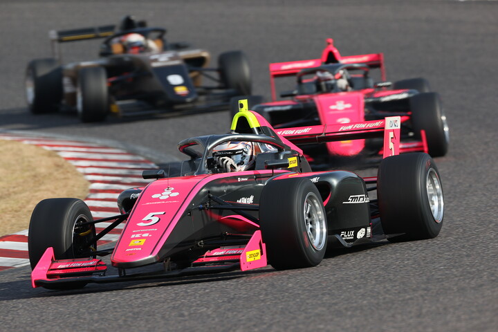 決勝3位は塩津佑介（Sutekina Racing）