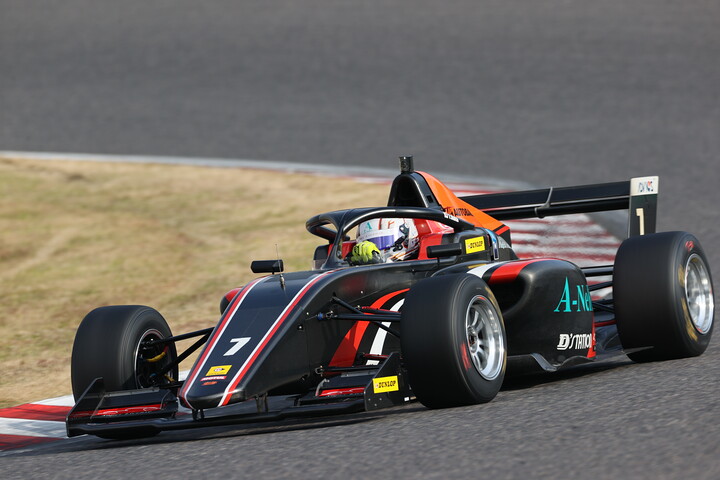 マスタークラスで2位に入りシリーズチャンピオンを決めた畑亨志（F111/3）