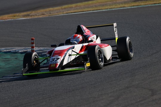 第11戦予選3位、第12戦予選6位の奥住慈英（TGR-DC RSフィールドF4）