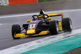 マスタークラスポールポジションは植田正幸（Rn-sports F111/3）