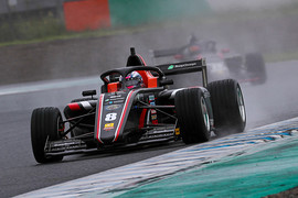 予選3位は三浦愛（F111/3）