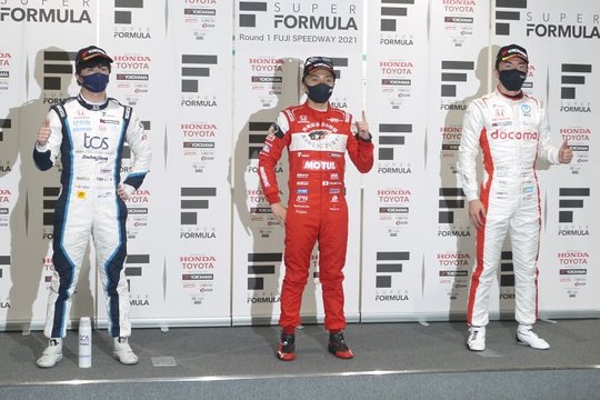 予選フォトセッション: トップ3のドライバーたち