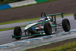 ポールポジションは佐藤樹(群馬トヨペットリアノED) ポールポジションは佐藤樹(群馬トヨペットリアノED)