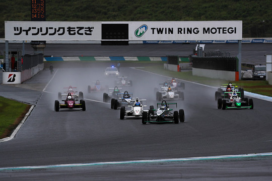 10周の決勝がスタートした 10周の決勝がスタートした