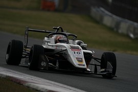 優勝は三宅淳詞（MAX RACING 320）