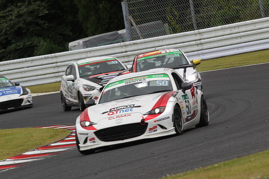 ST-5クラス優勝は山西康司／篠田義仁／松村浩之組（50号車・LOVEDRIVEロードスター）