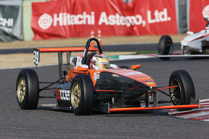 予選6位は居附明利（SACCESS Racing ES）