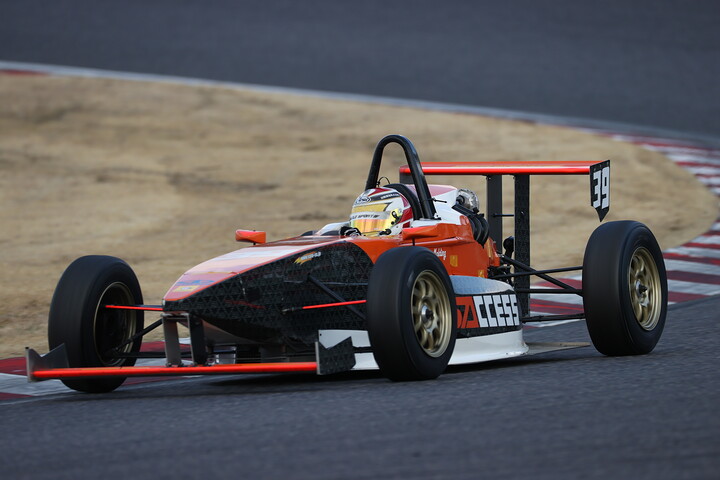 決勝3位は居附明利（SACCESS Racing ES）