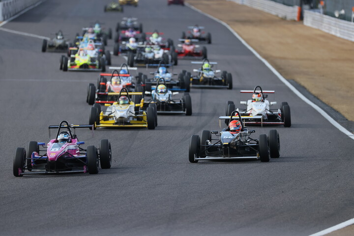 10周の決勝がスタートした