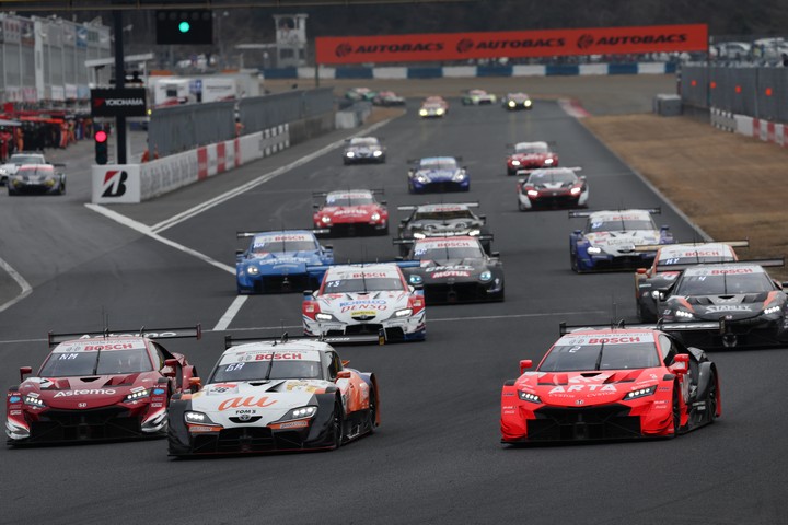 公式テスト岡山4回目: GT500クラスのスタート練習